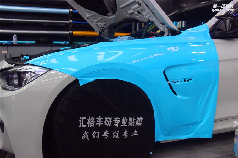 長沙車身改色膜實(shí)體店 寶馬320改天空藍(lán)