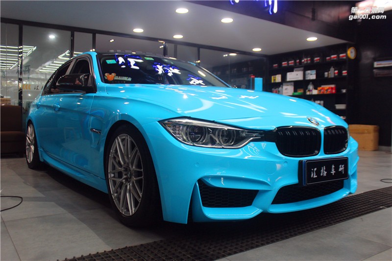 長沙車身改色膜實(shí)體店 寶馬320改天空藍(lán)