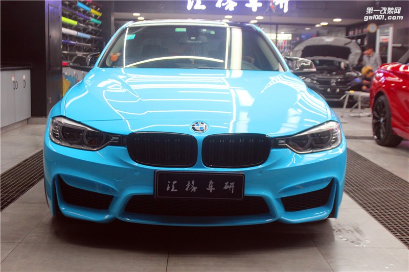 長沙車身改色膜實(shí)體店 寶馬320改天空藍(lán)
