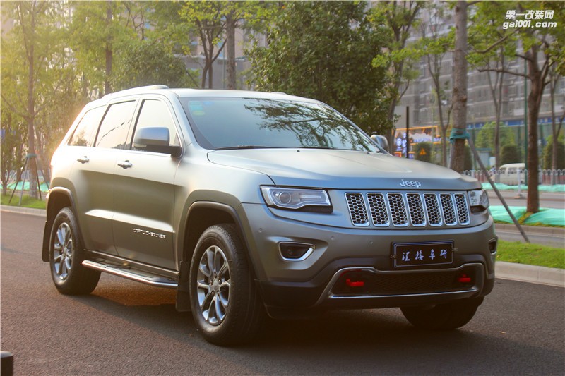 長(zhǎng)沙改色膜實(shí)體店 吉普全車施工電光深灰
