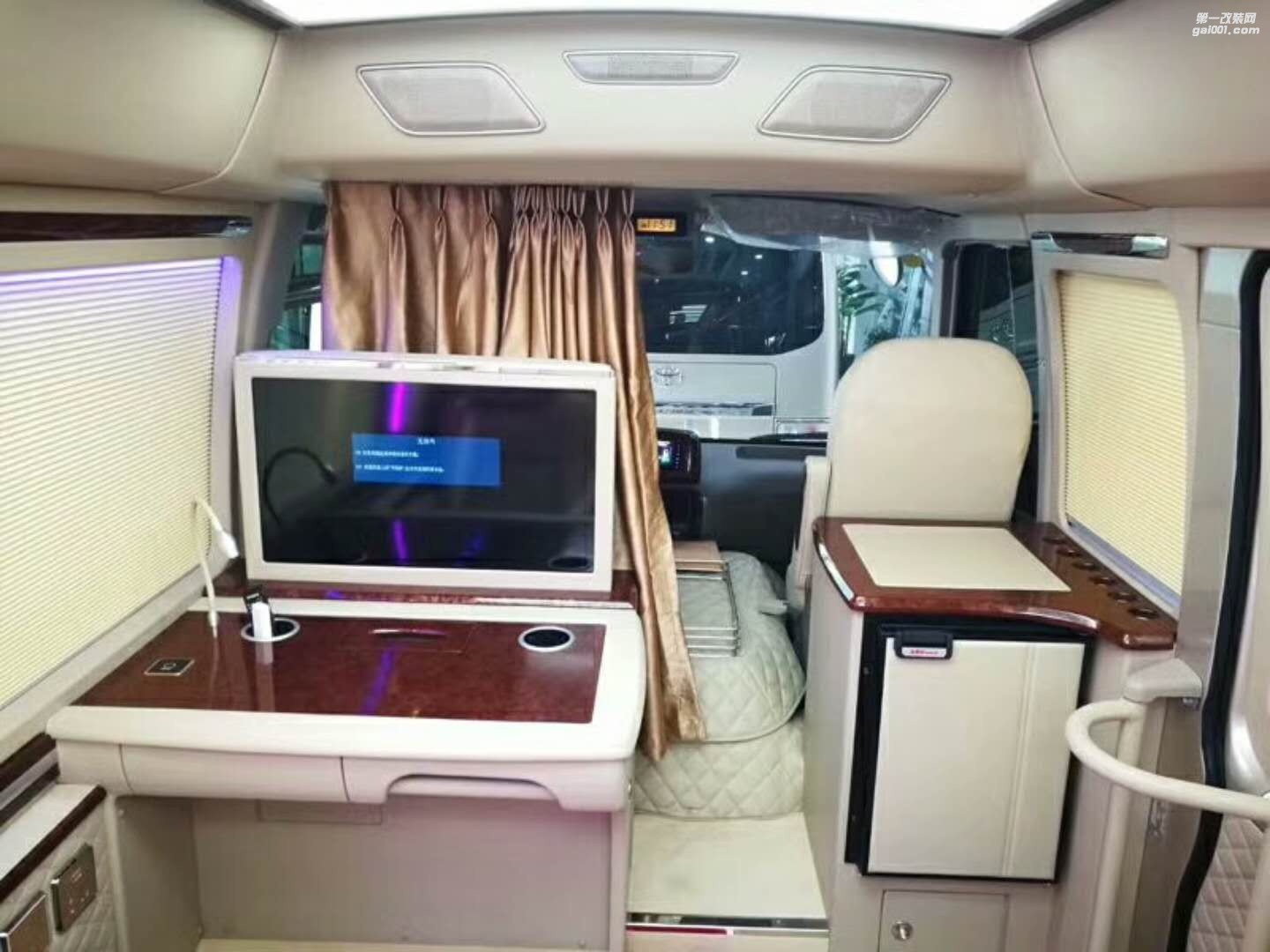 考斯特內(nèi)飾豪華改裝-西安漢楓房車