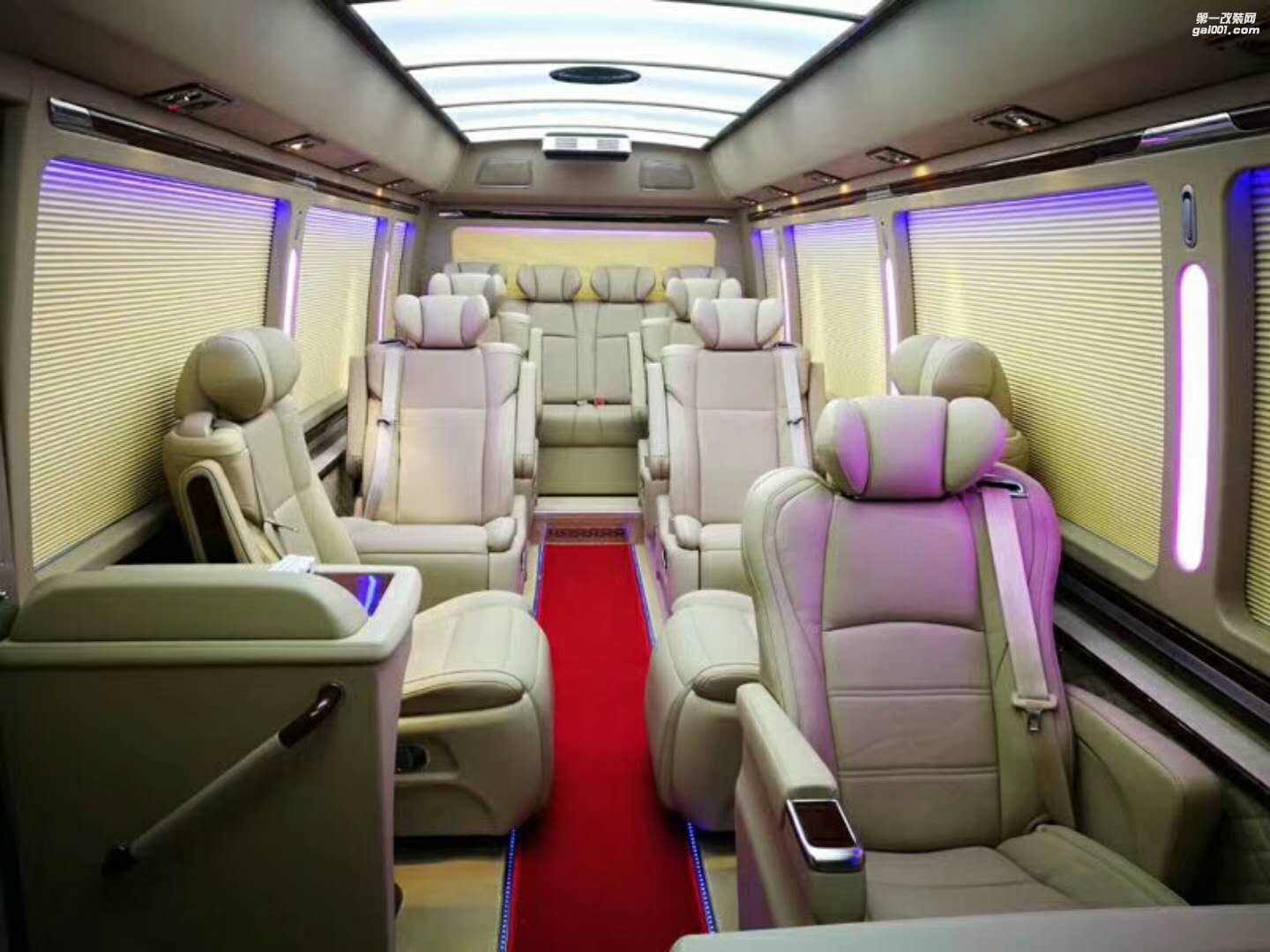 考斯特內(nèi)飾豪華改裝-西安漢楓房車