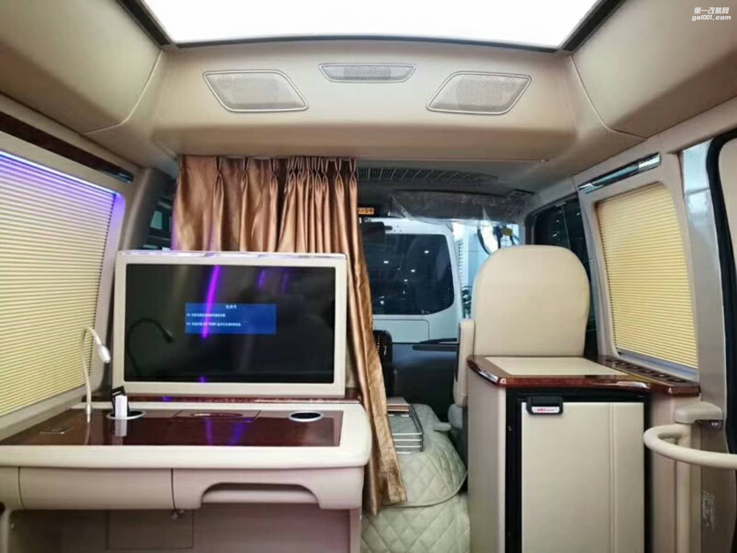 考斯特內(nèi)飾豪華改裝-西安漢楓房車