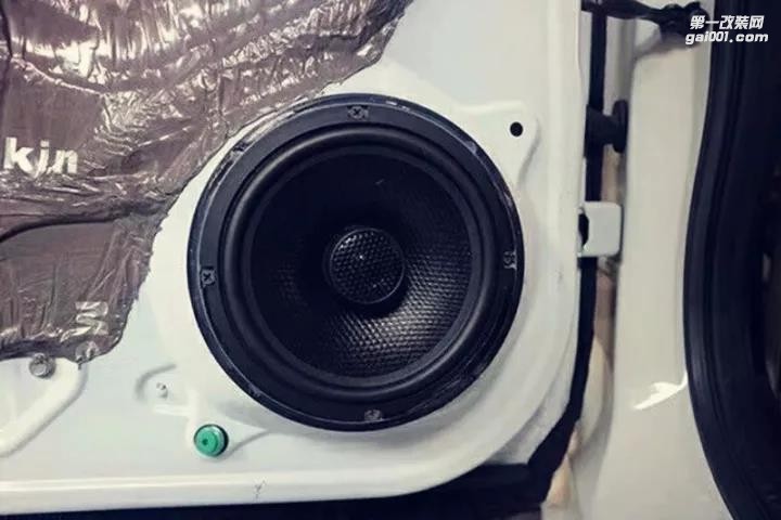 體會(huì)無(wú)限樂(lè)趣--清遠(yuǎn)至上音樂(lè)汽車音響改裝本田CRV音響改裝歌劇世家三分頻系統(tǒng)