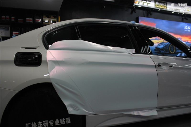 長沙進口車身改色膜 寶馬320施工CYS白變粉