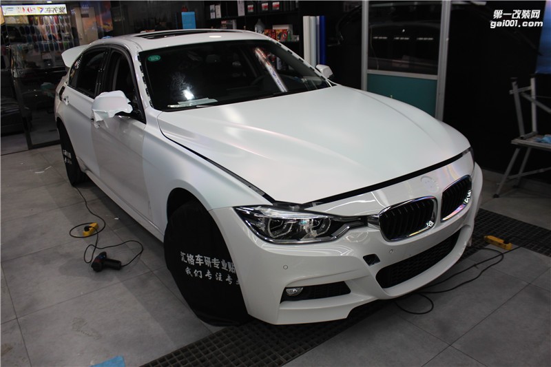 長沙進口車身改色膜 寶馬320施工CYS白變粉