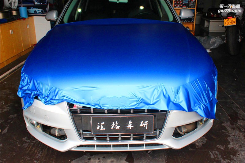 長沙車身改色膜 奧迪A4施工深海藍(lán)