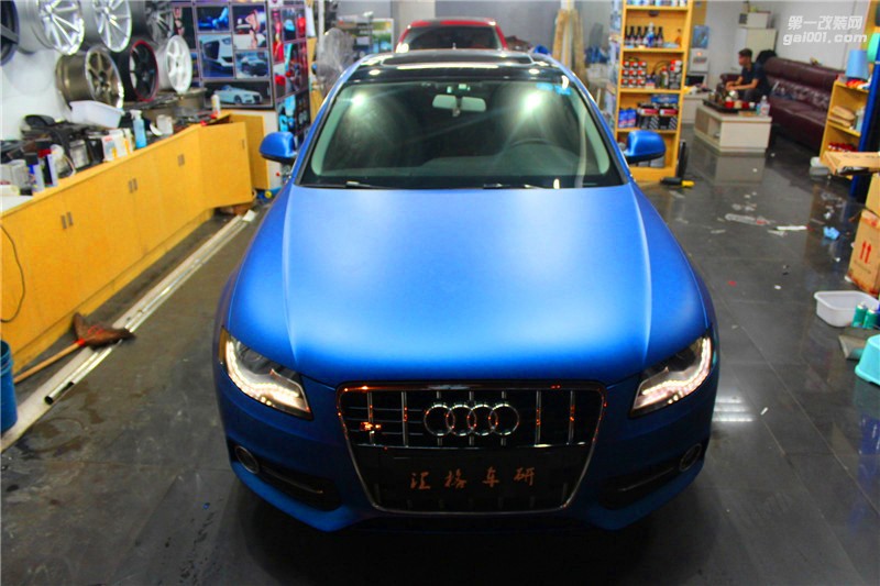 長沙車身改色膜 奧迪A4施工深海藍(lán)
