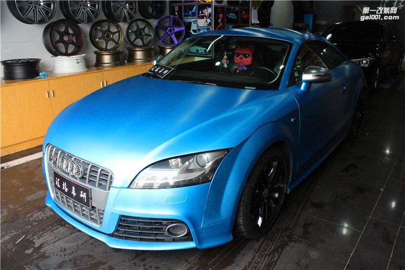 長(zhǎng)沙車(chē)身改色膜 奧迪TT全車(chē)?yán)z藍(lán)