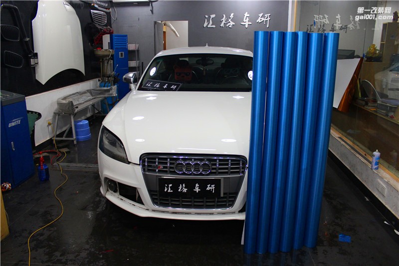 長(zhǎng)沙車(chē)身改色膜 奧迪TT全車(chē)?yán)z藍(lán)