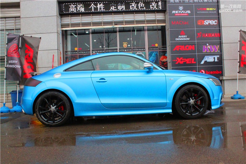 長(zhǎng)沙車(chē)身改色膜 奧迪TT全車(chē)?yán)z藍(lán)