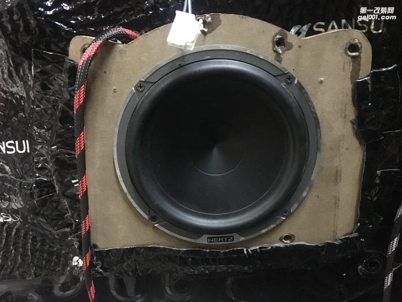汕頭豐田霸道汽車音響改裝哪家最專業(yè)？汕頭星悅汽車音響豐田車型音響改裝專家意大利赫茲三分頻15周年喇叭