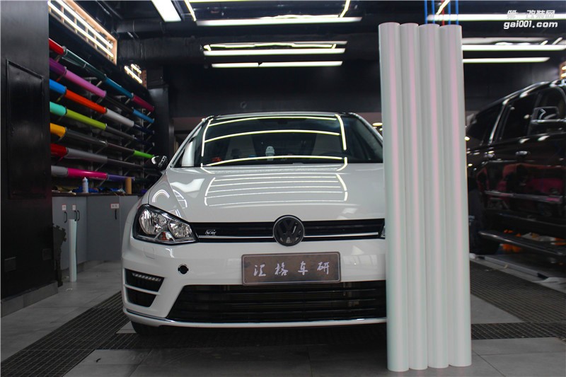 長(zhǎng)沙匯格車研大眾高爾夫施工鉆石白變粉
