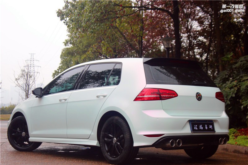 長(zhǎng)沙匯格車研大眾高爾夫施工鉆石白變粉