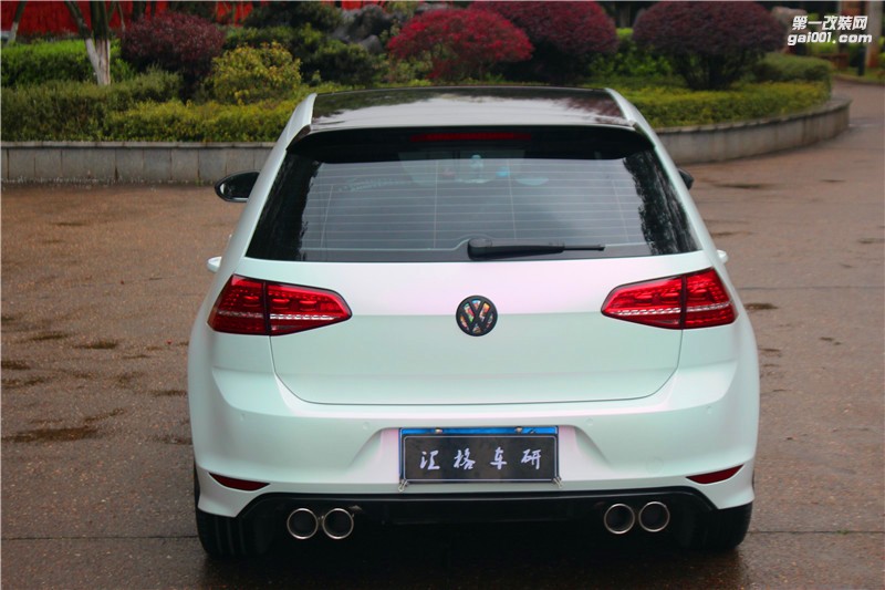 長(zhǎng)沙匯格車研大眾高爾夫施工鉆石白變粉