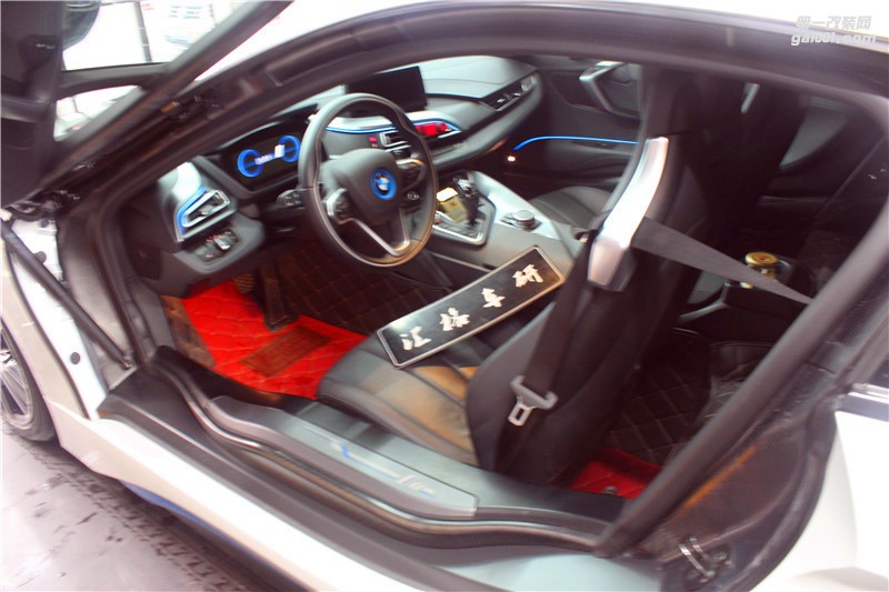 長(zhǎng)沙匯格車研 寶馬BMWi8施工透明保護(hù)膜