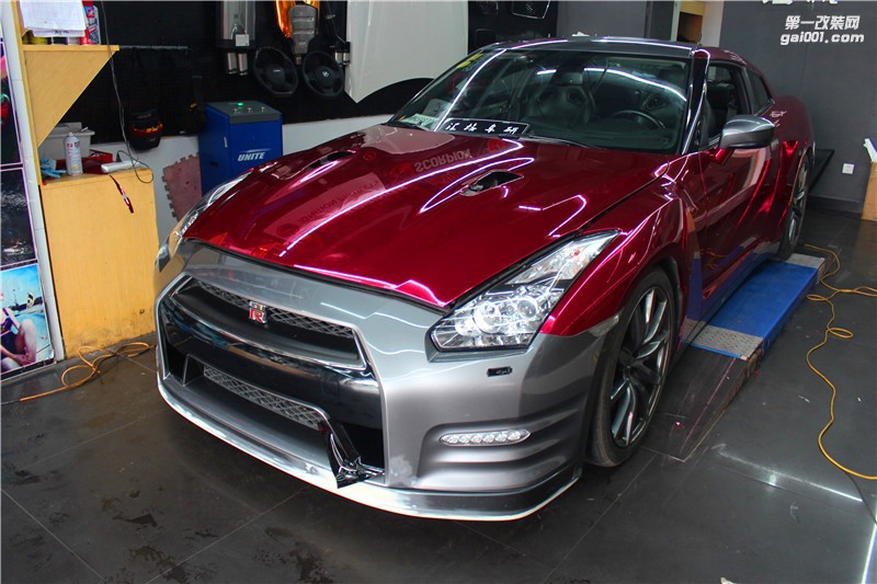 長沙改色貼膜 日產(chǎn)GTR施工STM電鍍酒紅色膜