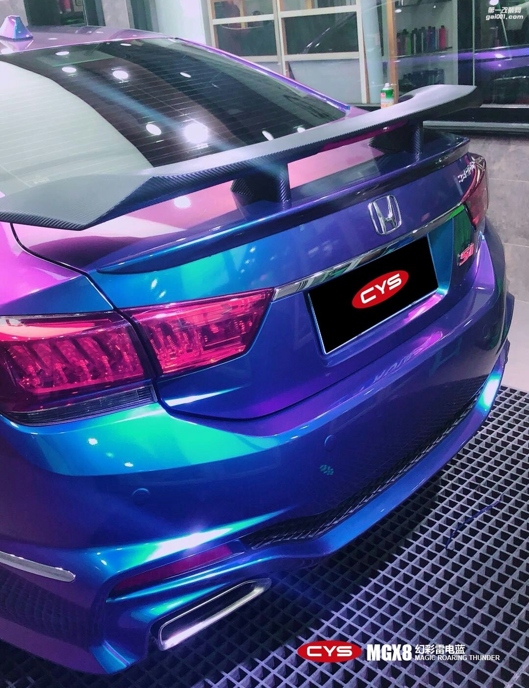 四川成都青羊車衣裳本田思鉑?；貌世纂娝{(lán)車身改色貼膜
