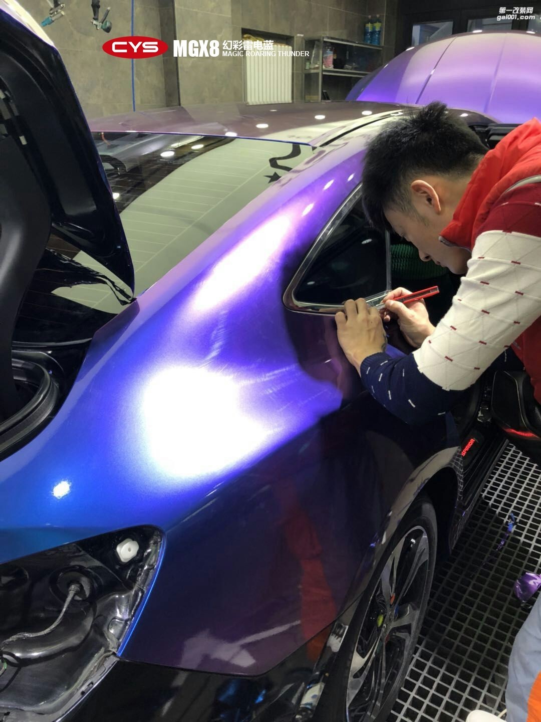 四川成都青羊車衣裳本田思鉑睿幻彩雷電藍(lán)車身改色貼膜