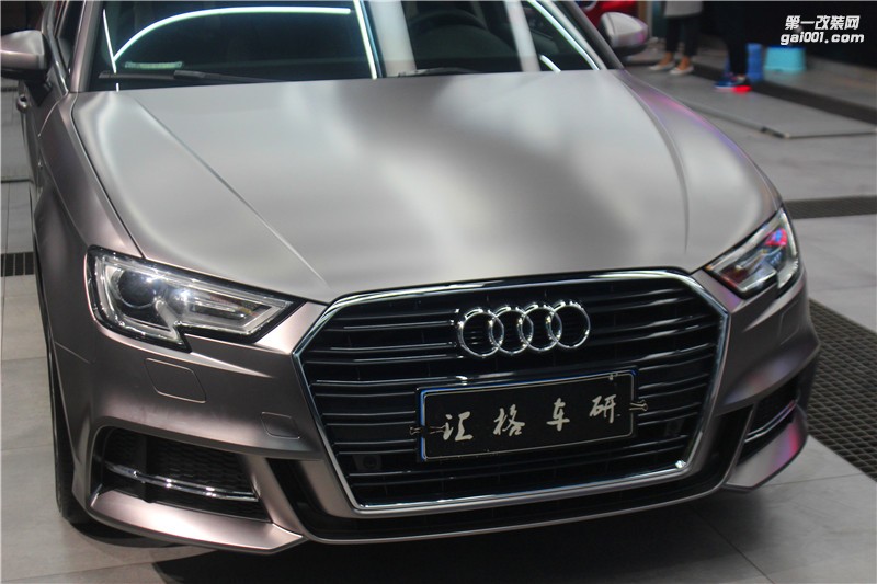 長(zhǎng)沙車(chē)身改色膜實(shí)體店 奧迪A3全車(chē)改色電光鈦灰