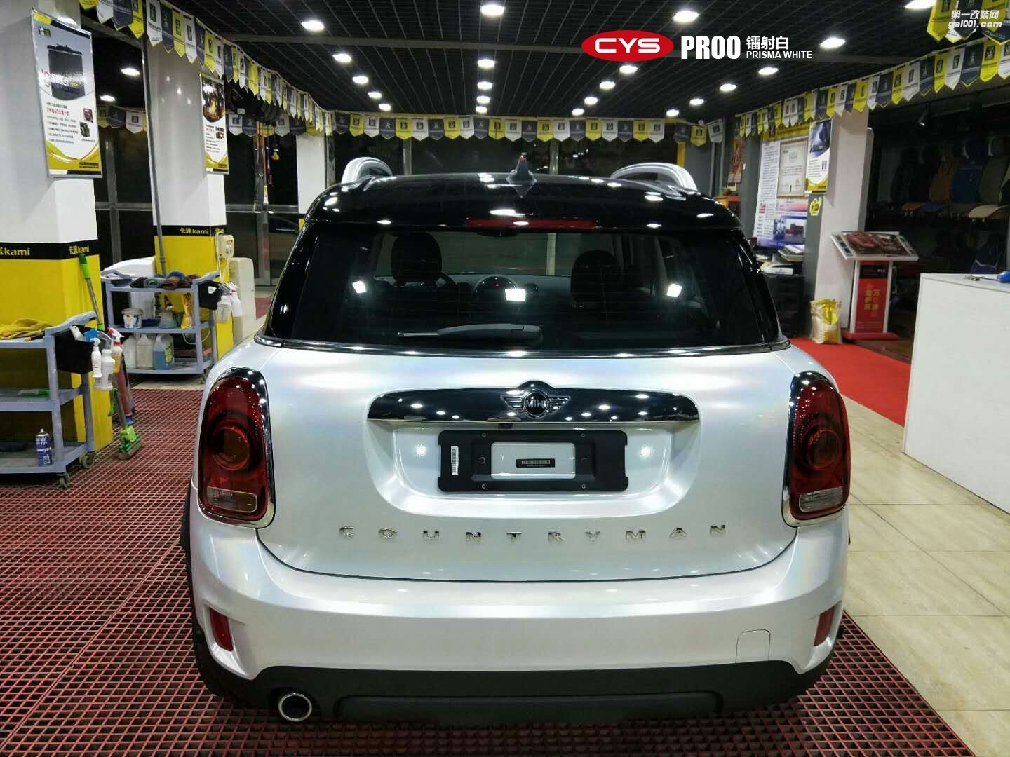 四川成都車衣裳寶馬MINI鐳射白PR00汽車改色貼膜