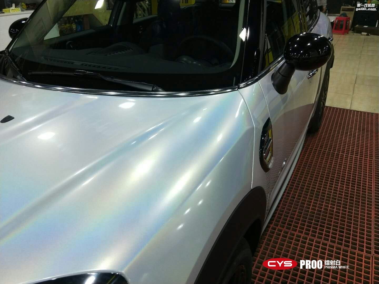 四川成都車衣裳寶馬MINI鐳射白PR00汽車改色貼膜