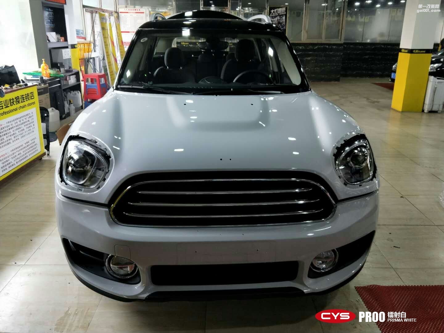 四川成都車衣裳寶馬MINI鐳射白PR00汽車改色貼膜