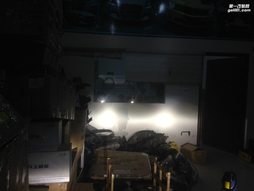 現(xiàn)代瑞納 車(chē)燈升級(jí) 透鏡 氙氣燈 惡魔眼改裝 北京改燈