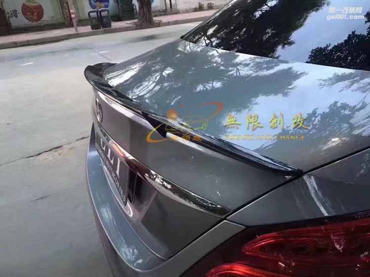 奔馳新C級(jí)w205粑銀色改裝案例