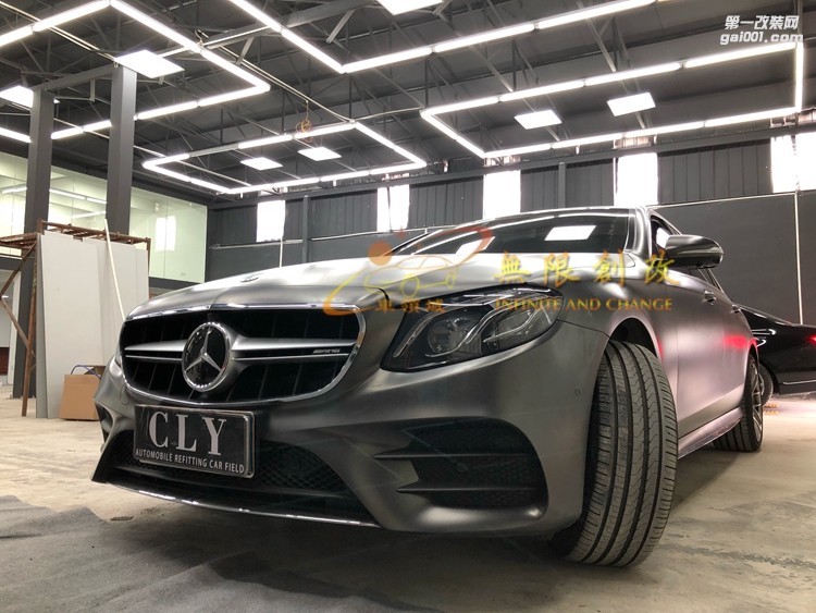 奔馳新E級(jí)W213改E63s  AMG豎杠中網(wǎng)