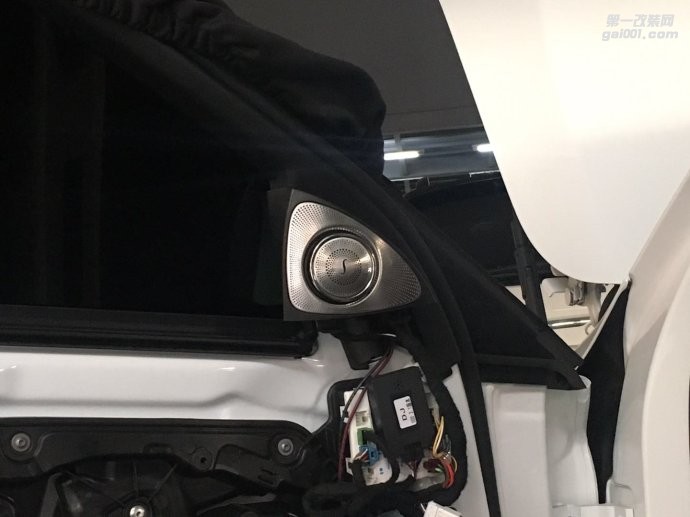 武漢奔馳C260L汽車音響改裝升級(jí)