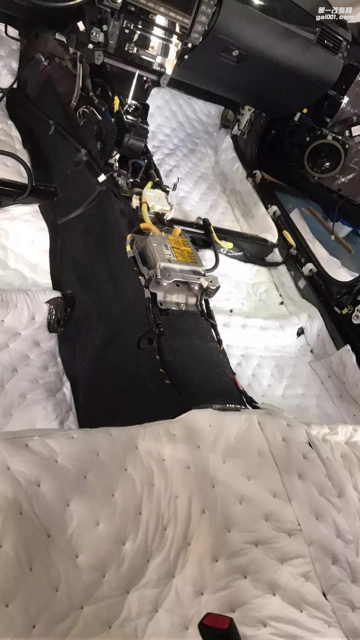 用美特靜隔音武裝自己 豐田皇冠的全新降噪體驗(yàn)【清遠(yuǎn)至上音樂(lè)】