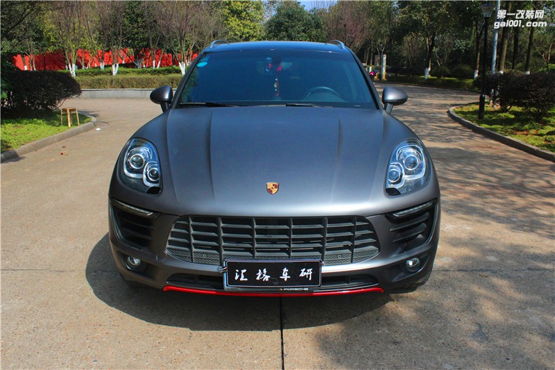 長(zhǎng)沙保時(shí)捷Macan全車施工CYS深灰改色膜
