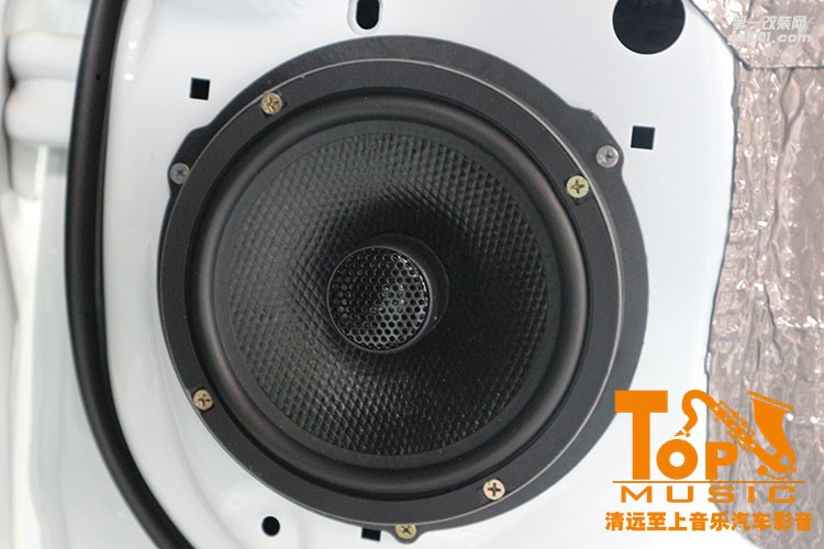 江西五十鈴改善原車音質(zhì)，清遠(yuǎn)至上汽車音響改裝英國正弦波滿足你需求