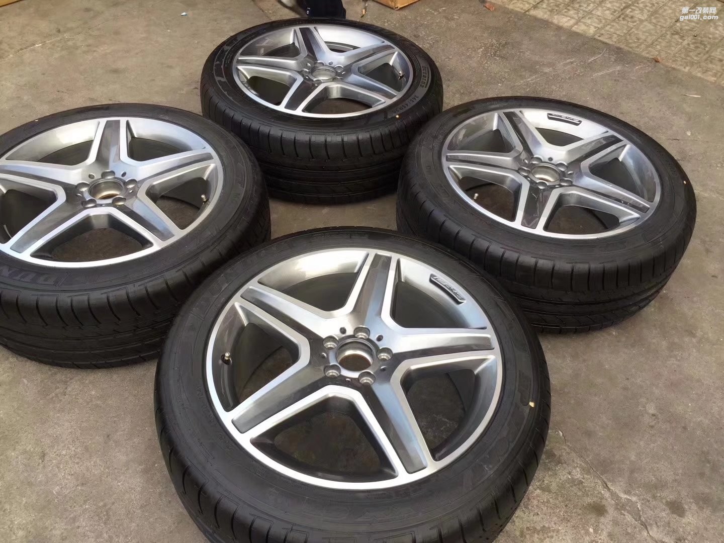 奔馳 完工， 換 原裝 20寸 AMG ！