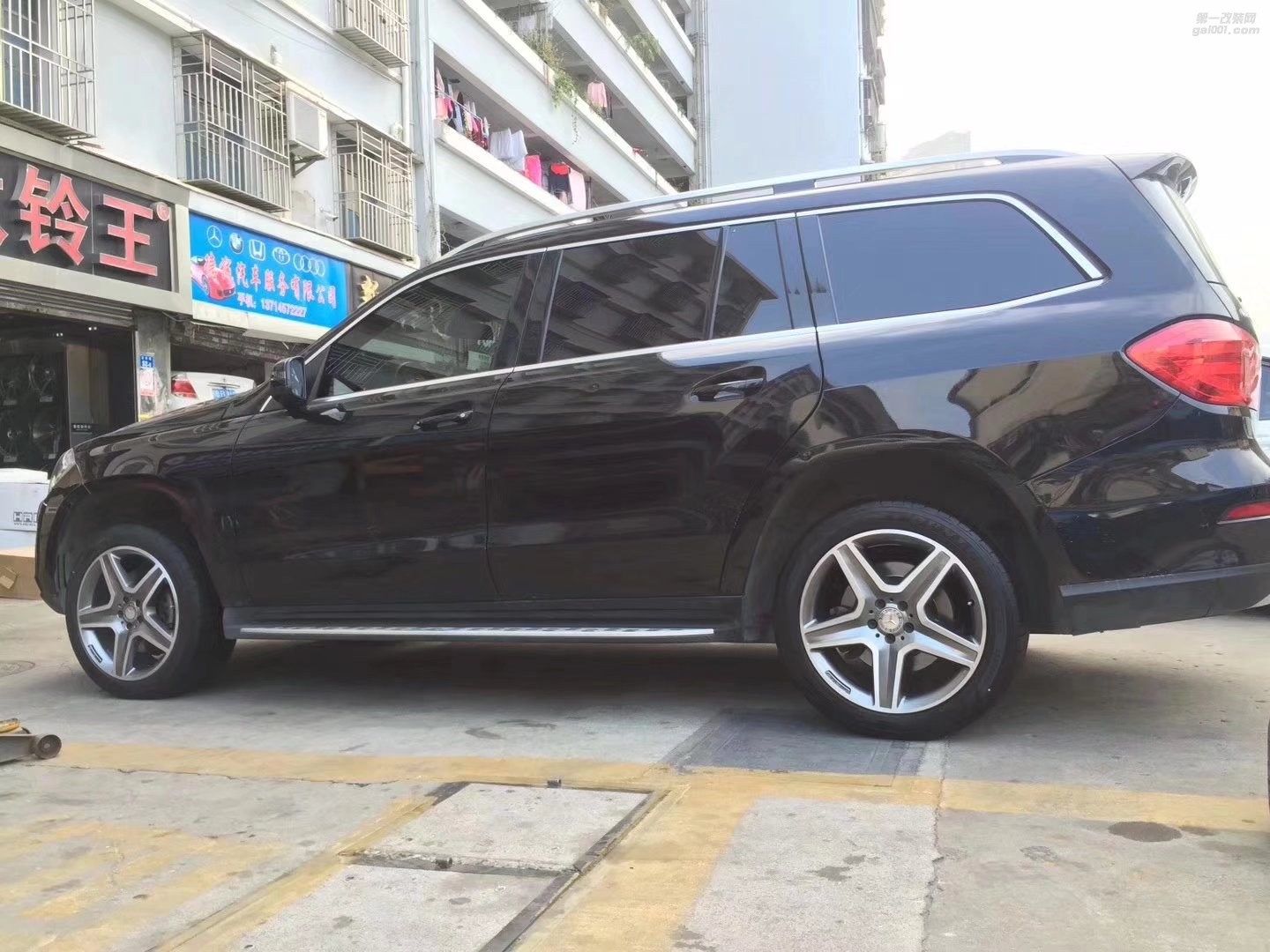 奔馳 完工， 換 原裝 20寸 AMG ！