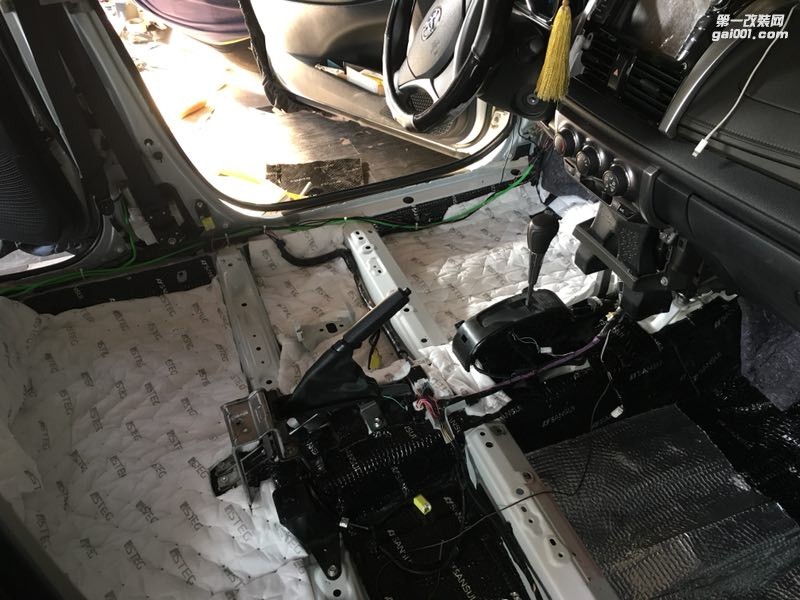 汕頭哪里有改裝汽車(chē)隔音降噪汕頭豐田致炫全車(chē)升級(jí)SANSUI山水隔音STEG史泰格吸音棉汕頭市星悅汽車(chē)音響改裝