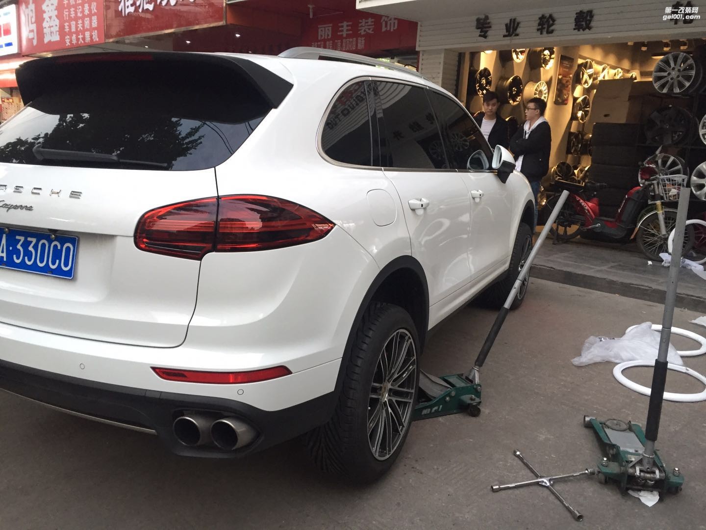 保時(shí)捷卡宴 升級(jí)改裝20寸鍛造輪轂（成都紅駱駝?shì)嗇灨难b店）