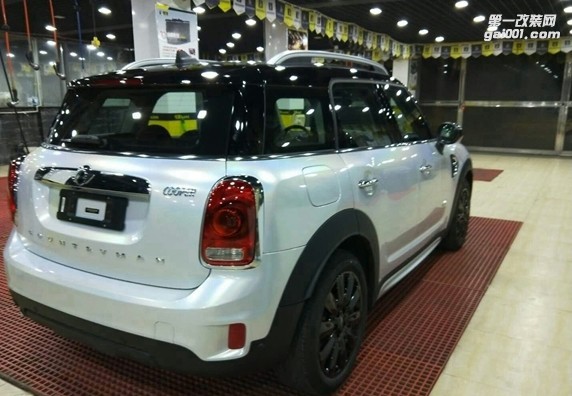 四川成都青羊車衣裳MINI鐳射白汽車改色貼膜