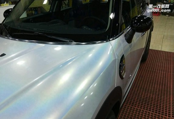 四川成都青羊車衣裳MINI鐳射白汽車改色貼膜