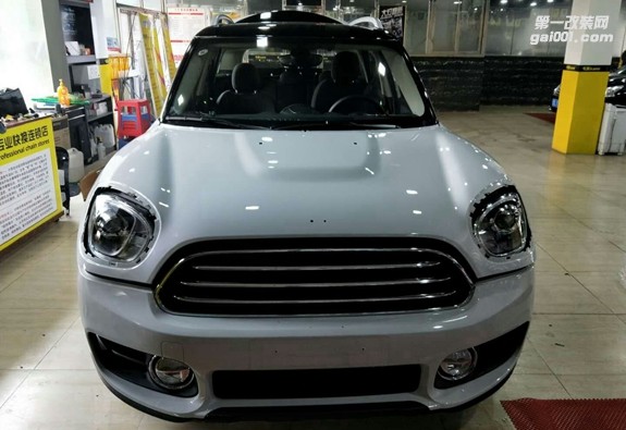 四川成都青羊車衣裳MINI鐳射白汽車改色貼膜