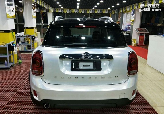 四川成都青羊車衣裳MINI鐳射白汽車改色貼膜