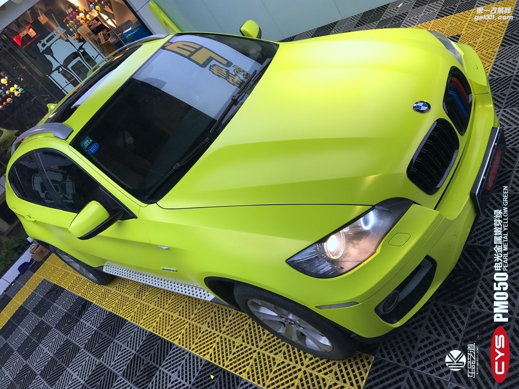 四川成都青羊車衣裳寶馬X6電光金屬嫩芽綠PM050汽車改色貼膜