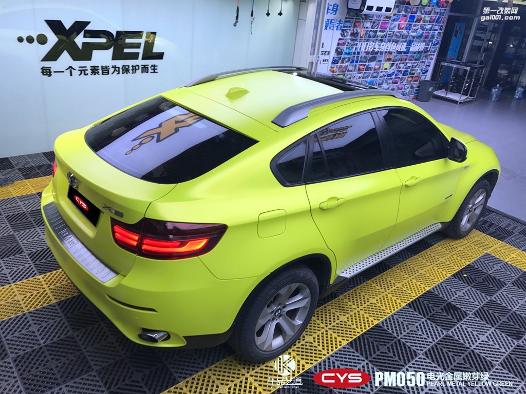 四川成都青羊車衣裳寶馬X6電光金屬嫩芽綠PM050汽車改色貼膜