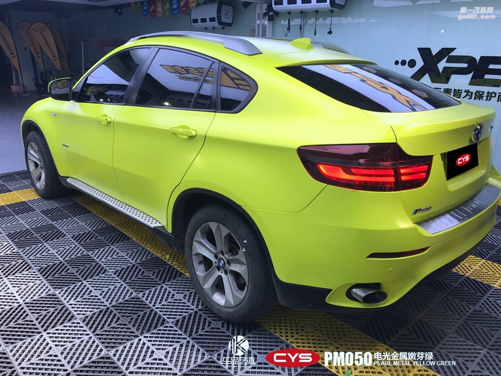 四川成都青羊車衣裳寶馬X6電光金屬嫩芽綠PM050汽車改色貼膜