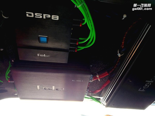 大眾邁騰三分頻汽車音響系統(tǒng) 半主動分音 泉州山水汽車音響改裝