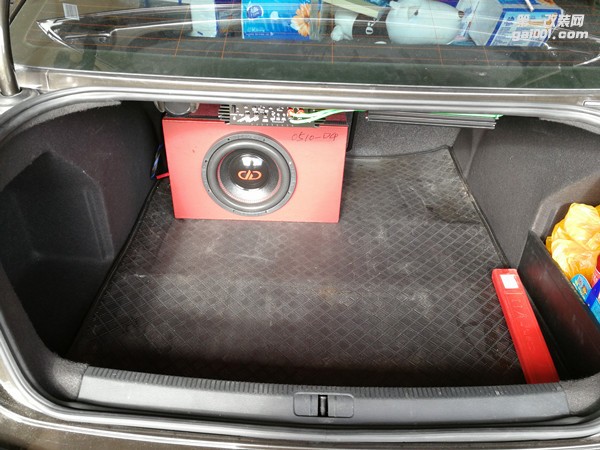 大眾邁騰三分頻汽車音響系統(tǒng) 半主動分音 泉州山水汽車音響改裝