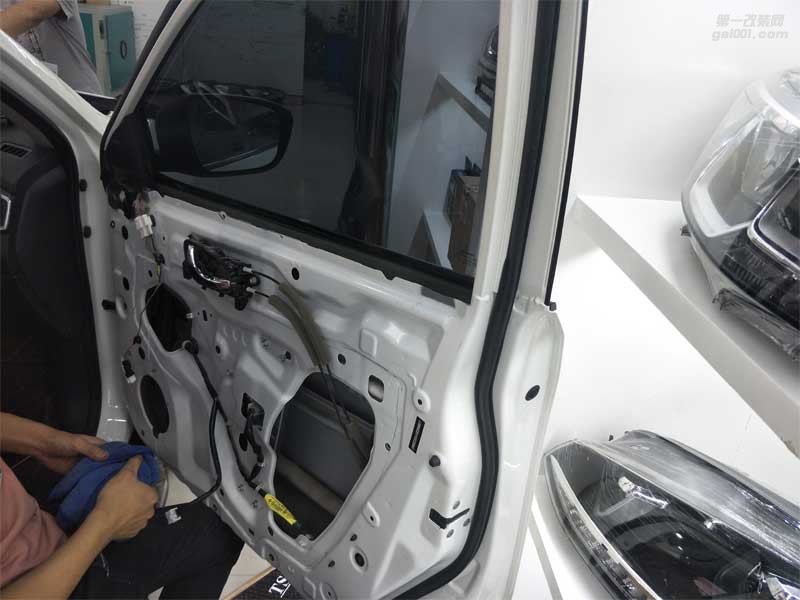 西寧精藝精汽車音響改裝 尼桑奇駿改裝德國(guó)彩虹汽車音響
