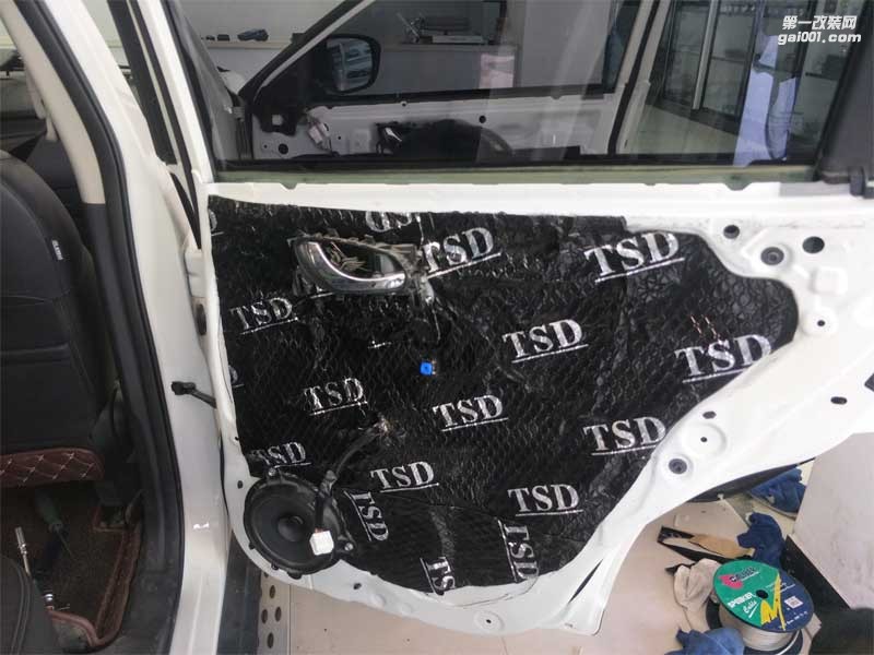 西寧精藝精汽車音響改裝 尼桑奇駿改裝德國(guó)彩虹汽車音響