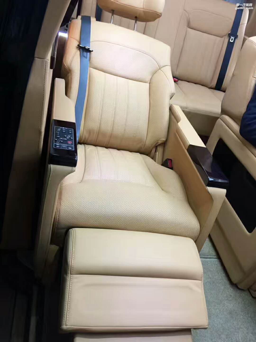 大眾凱路威個性內(nèi)飾改裝---西安漢楓